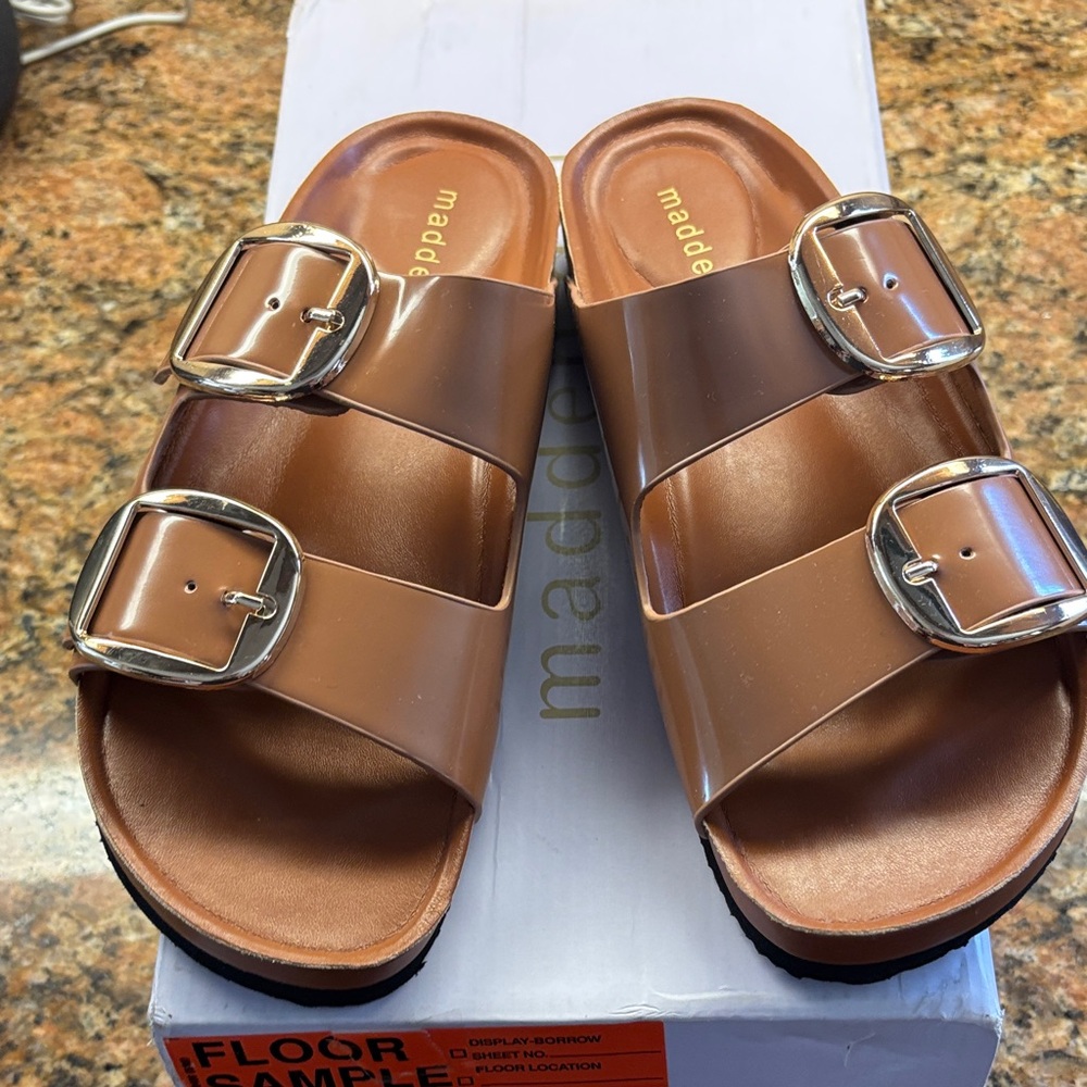 Madden Girl Bodiee Caramel Slide Sandals 5.5 - Picture 3 of 4